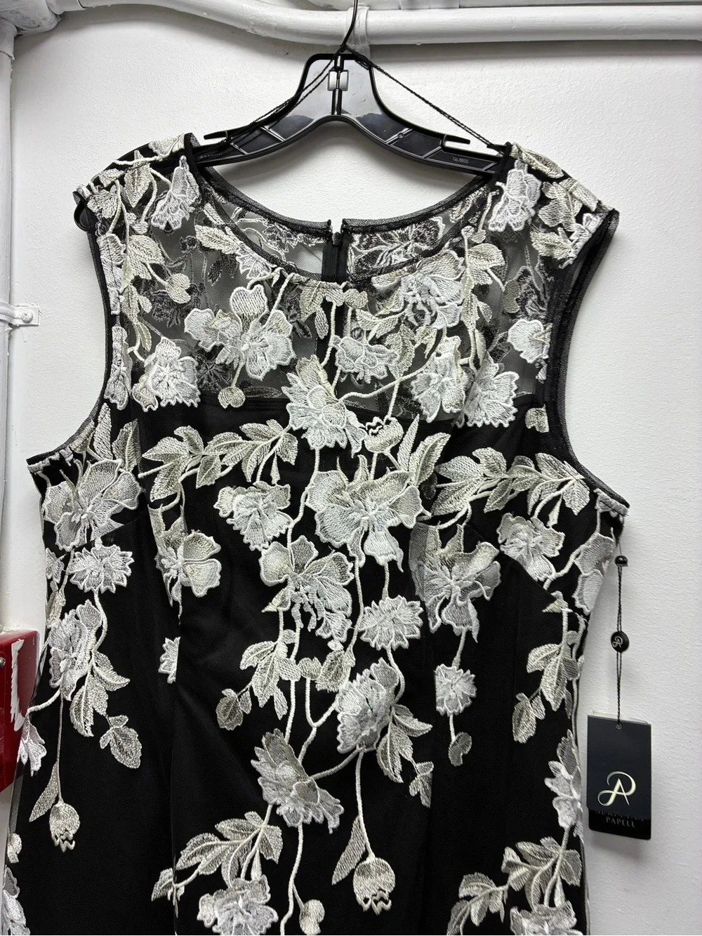 Adrianna Papell SZ 16 NWT Black Ivory Floral Embroidered Cocktail Dress GALA MOB